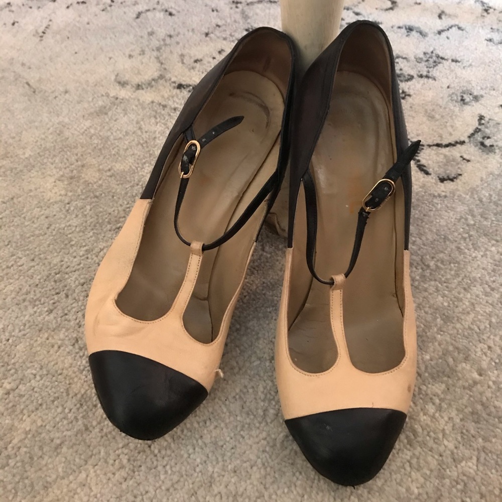 AUTHENTIC TWO TONED CHANEL HEELS!!!